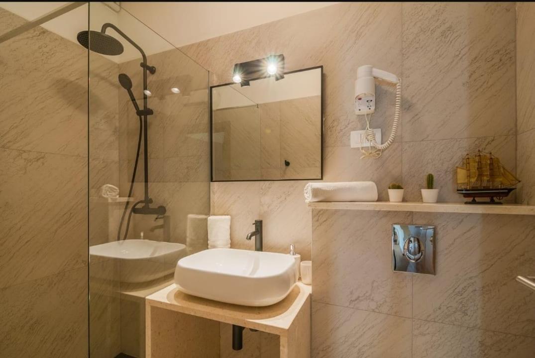 Guesthouse Lion Сплит Екстериор снимка