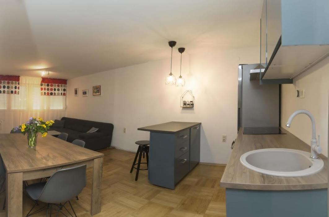 Guesthouse Lion Сплит Екстериор снимка