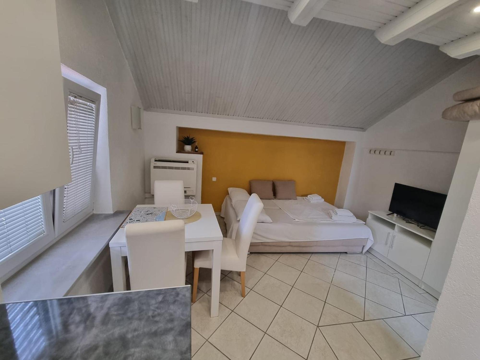 Guesthouse Lion Сплит Екстериор снимка